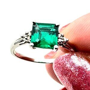 Square-Cut Emerald Green Solitaire Ring in Silver Tone